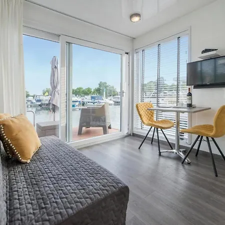 House Boat Mustique Bateau-hôtel