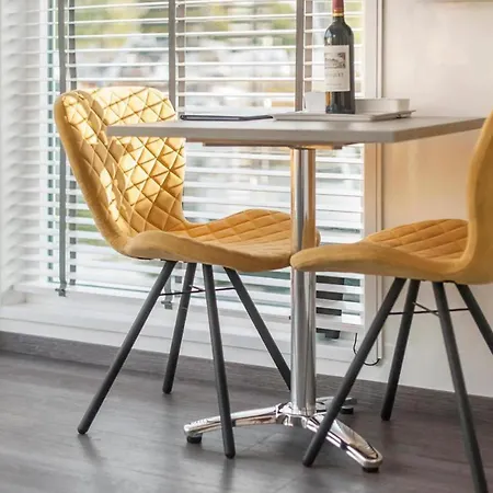 House Boat Mustique 보트호텔