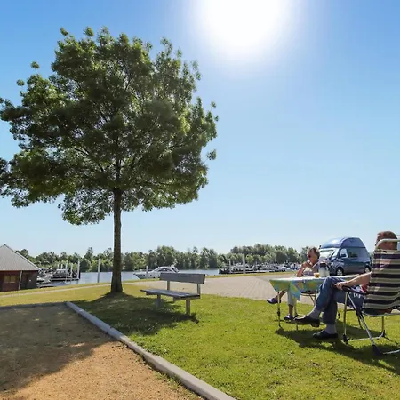 House Boat Mustique Bateau-hôtel
