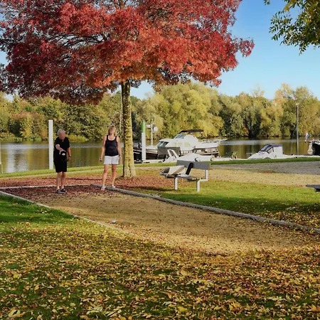 House Boat Mustique Bateau-hôtel
