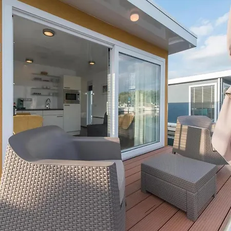 House Boat Mustique Maastricht