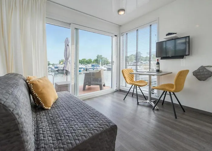 House Boat Mustique Botel