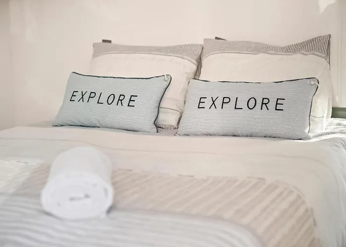 House Boat Mustique 4* Maastricht