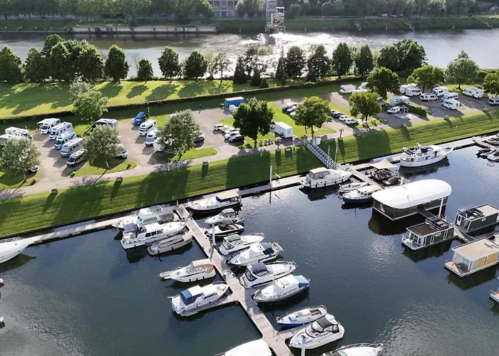 House Boat Mustique Botel Maastricht