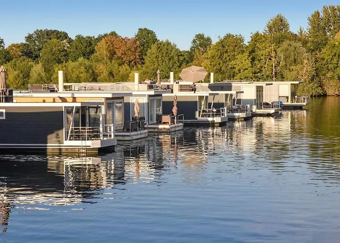 House Boat Mustique Botel 4*