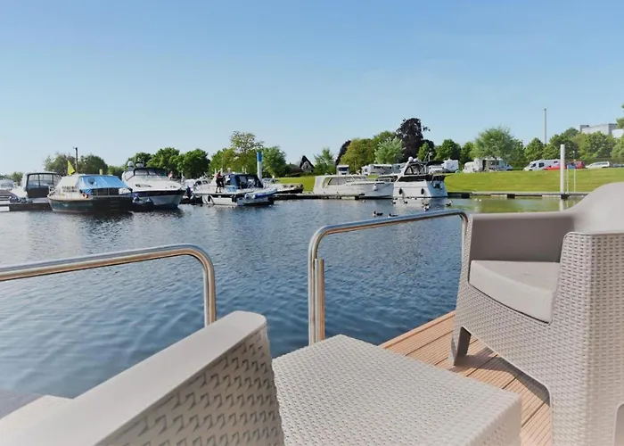 House Boat Mustique Botel 4*