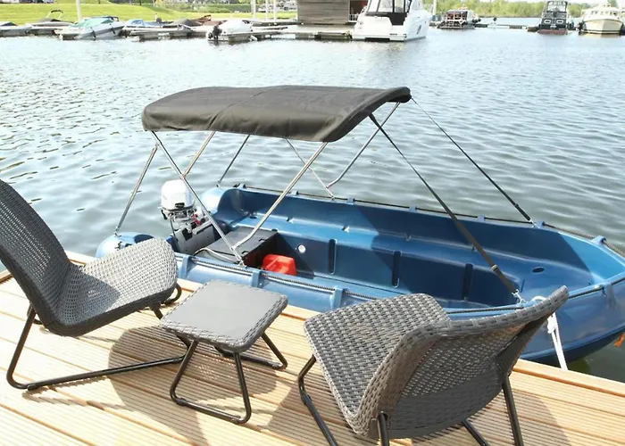 Botel House Boat Mustique 4*