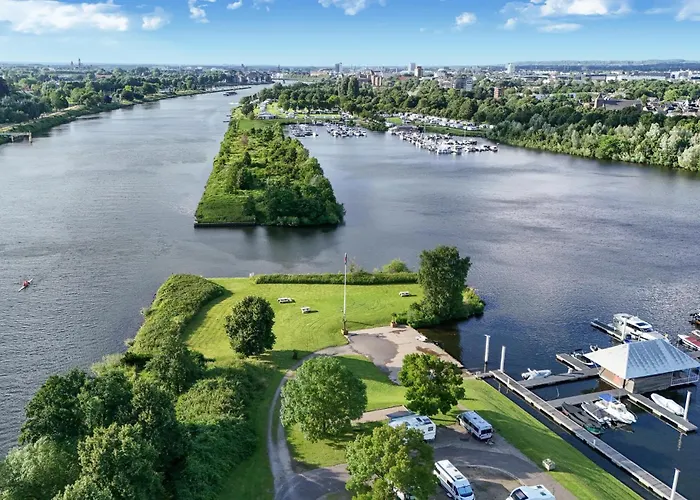 House Boat Mustique Botel